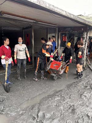 Sự đồng cảm sẻ chia với người dân vùng lũ quét xã Quang Phục của di dân mới Đào Thị Quế- Tập 1 Sự đồng cảm sẻ chia với người dân vùng lũ quét xã Quang Phục của di dân mới Đào Thị Quế- Tập 1