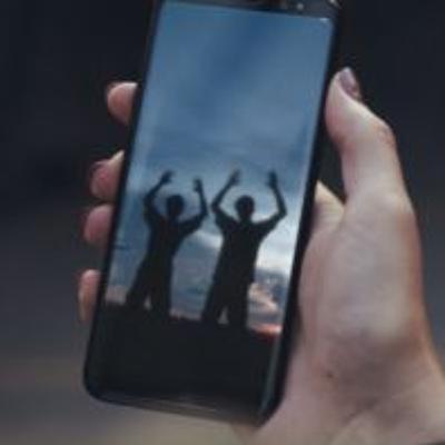 بين تسليح المعلومات وأنسنتها  التقنيات الرقمية سلاح ذو حدين بين تسليح المعلومات وأنسنتها  التقنيات الرقمية سلاح ذو حدين