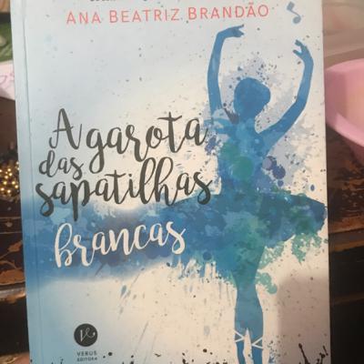 Resumo do livro “A garota das sapatilhas brancas”