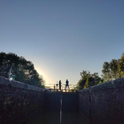 LA VALSE DES ECLUSES: AU FIL DU CANAL DE BOURGOGNE LA VALSE DES ECLUSES: AU FIL DU CANAL DE BOURGOGNE