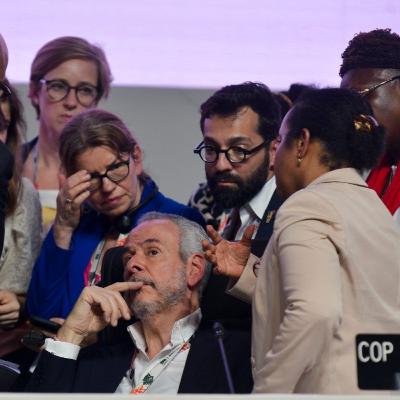 Požár, Saudská Arábie, Rusko i absence USA. Proč klimatický summit v Brazílii málem skončil fiaskem