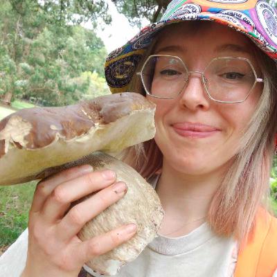 Isis Pinner: Almond Self-Fertilisation, Foraging for Fungi, and The Challenges of a PhD