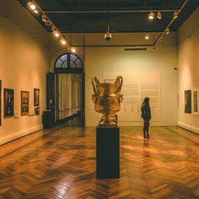 Describe an art exhibition that you visited
