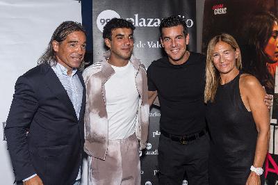 Café de negocios con MN4, Mario Casas y Óscar Casas