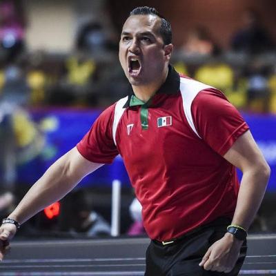 Omar Quintero, el entrenador que hace soñar al basquetbol mexicano.