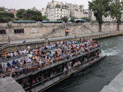 Paris Confidential: The podcast about nothing (well, almost nothing)