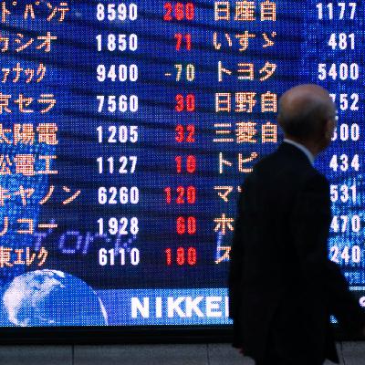 How are stock markets in Asia responding to Trump's Tariffs?