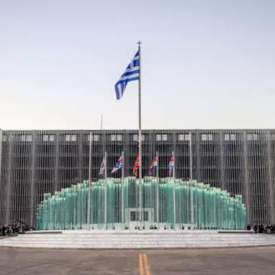 Πίσω Σελίδες | Δεν έχουνε ψωμί; Ας φάνε την πρόσοψη… Πίσω Σελίδες | Δεν έχουνε ψωμί; Ας φάνε την πρόσοψη…