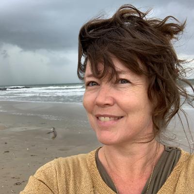 S2E10: Call to Action for Sharks with Vera Urtaza Reyes