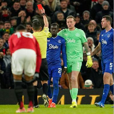 Red card for Idrissa Gueye he slapped his teammate