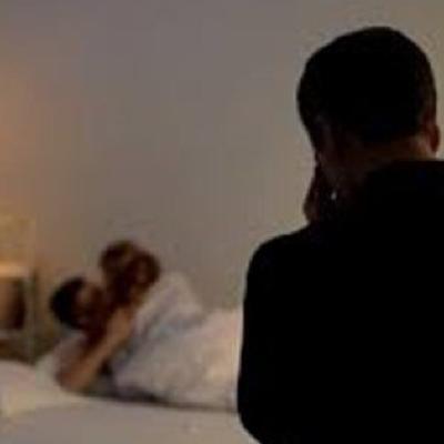 Bên tình - Bên nghĩa