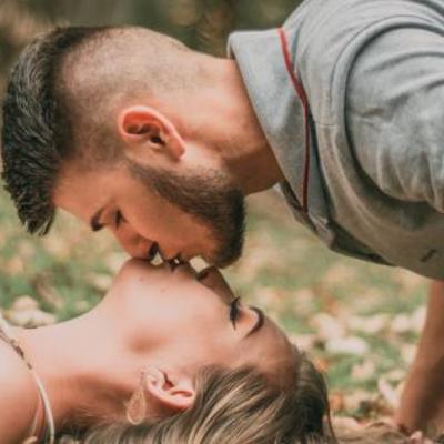 What a Guy Is Thinking When He Kisses You : 15 Different Thoughts What a Guy Is Thinking When He Kisses You : 15 Different Thoughts