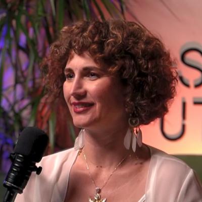 Kako ENERGETSKO ISCELJENJE transformiše život? | Devi Mohan | Kosmički Putnici 073