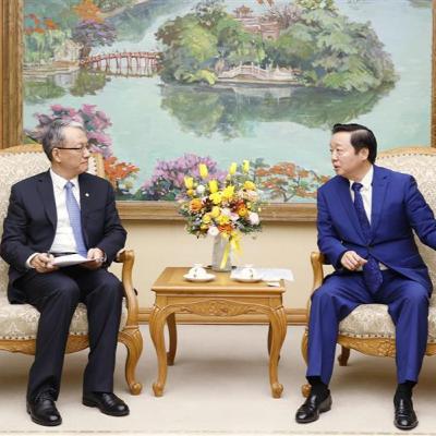 Vietnam seeks China’s cooperation in cross-border infrastructure projects