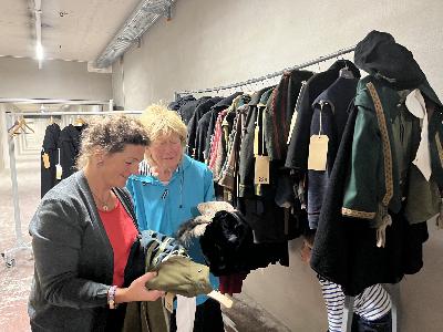 La compagnie 1602 distribue les costumes de l'Escalade