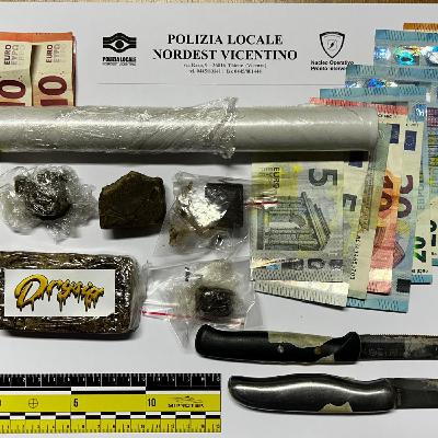 Pusher minorenne denunciato dalla polizia locale: stava cedendo hashish a un coetaneo