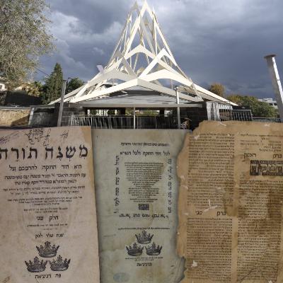 When Non-Jewish Printers Fought Over the Rambam