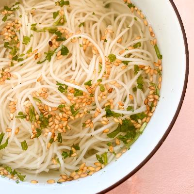パクチースープで食べる温そうめん from Radiotalk パクチースープで食べる温そうめん from Radiotalk