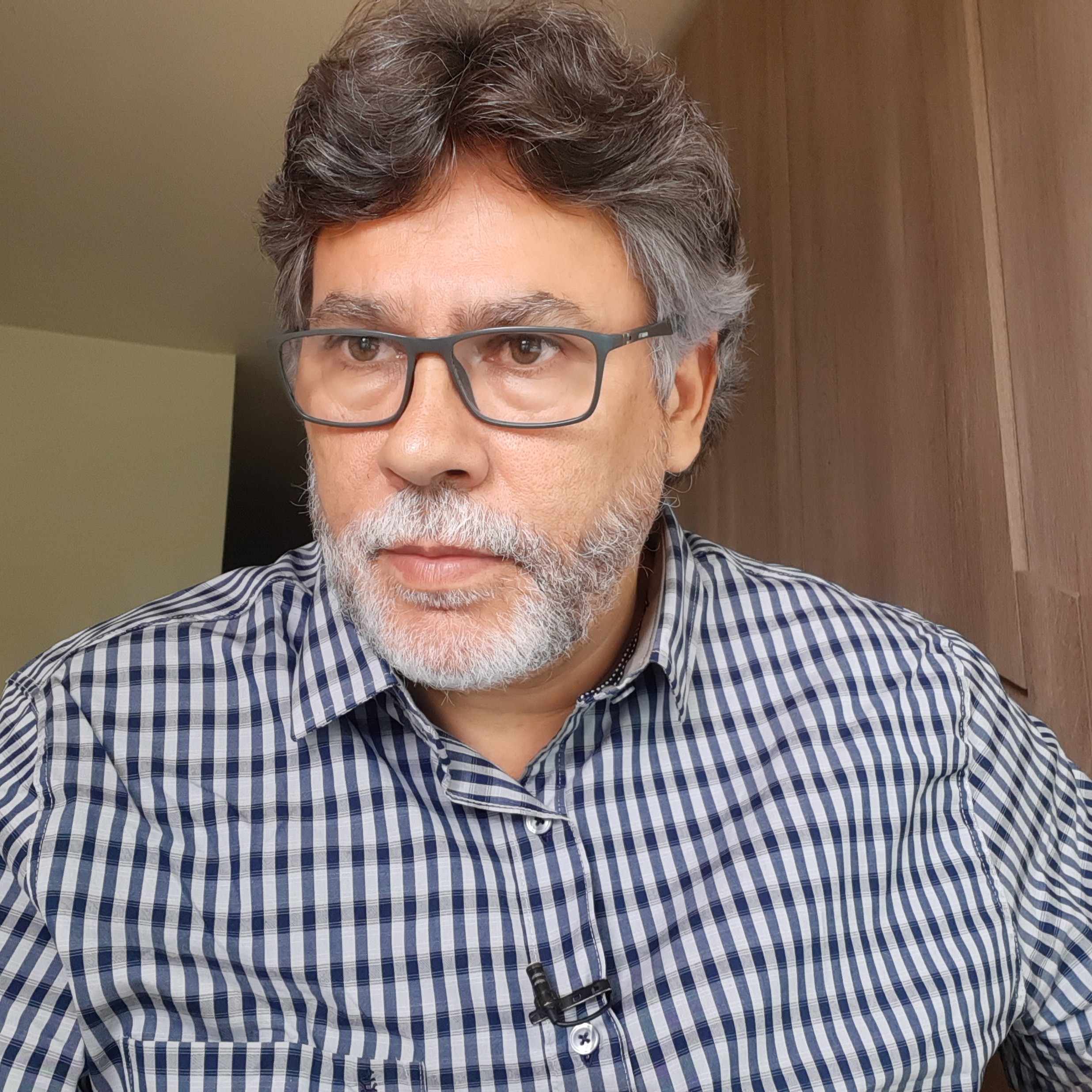 Osvaldo Bertolino - O outro lado da notícia