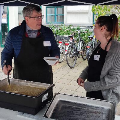 Einmal essen macht zweimal satt: Spendensammlung für die Diakonie Einmal essen macht zweimal satt: Spendensammlung für die Diakonie