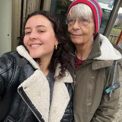 Folge 2: Grosseltern in speziellen Umständen -
Martina Hess und ihre Enkelin Aleyda über ihre Flucht nach Frankreich Folge 2: Grosseltern in speziellen Umständen -
Martina Hess und ihre Enkelin Aleyda über ihre Flucht nach Frankreich