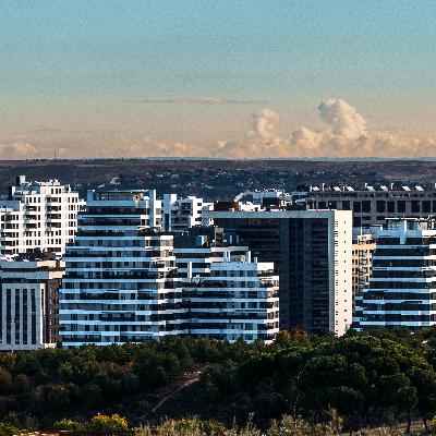 El rompeolas | Ciudades homogéneas y sin identidad: La invasión de los pisos cebra