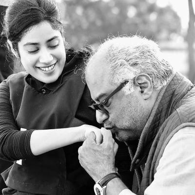 Janhvi Kapoor shared a Cute pic with her dad