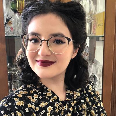 Quintascast - Episódio 43 - Costura histórica: Moda e Sociedade Quintascast - Episódio 43 - Costura histórica: Moda e Sociedade