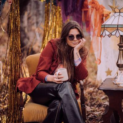 EPISODE TWO HUNDRED SEVEN, interview with Canadian Americana/Indie Pop Singer Songwriter Kylie Fox