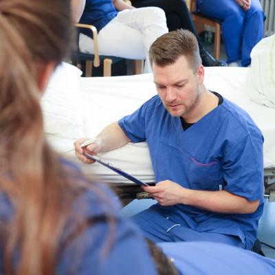 MegaCode: Wie Pflegekräfte zu Lebensrettern werden MegaCode: Wie Pflegekräfte zu Lebensrettern werden