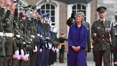 Tús Áite: Catherine Connolly insealbhaithe mar an 10ú Uachtarán na hÉireann