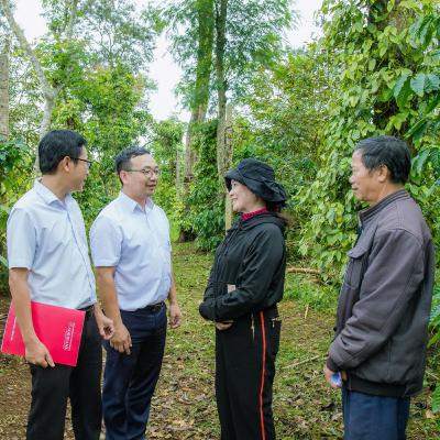 Tin trong nước - Mở rộng cơ hội tài chính đến từng buôn làng Tin trong nước - Mở rộng cơ hội tài chính đến từng buôn làng