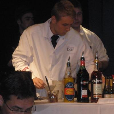 Klassikoista Kokeelliseen Klassikoista Kokeelliseen