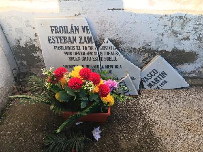 El Foro por la Memoria denuncia la destrucción de una placa en memoria de las víctimas del franquismo en Castrogonzalo El Foro por la Memoria denuncia la destrucción de una placa en memoria de las víctimas del franquismo en Castrogonzalo