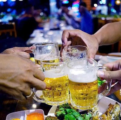Lý do 'văn hóa nhậu' sau giờ làm dần phai nhạt ở Việt Nam Lý do 'văn hóa nhậu' sau giờ làm dần phai nhạt ở Việt Nam