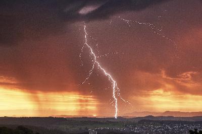 Find Calm in Chaos 10 Minute Guided Meditation | Daily Meditation Find Calm in Chaos 10 Minute Guided Meditation | Daily Meditation