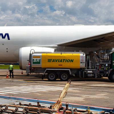 Economia e Negócios: Petrobras conquista certificação para combustível sustentável de aviação Economia e Negócios: Petrobras conquista certificação para combustível sustentável de aviação