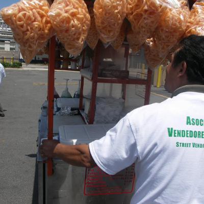 What’s right: Chicago community rallies to support street vendors amid immigration crackdown What’s right: Chicago community rallies to support street vendors amid immigration crackdown