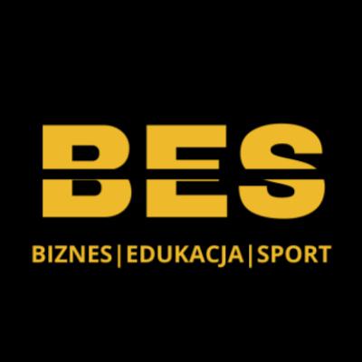 Co łączy studenckie radio, drżący głos i Igę Świątek na US Open? Rozmowa z Szymonem Stępniem - Biznes Edukacja Sport #010 Co łączy studenckie radio, drżący głos i Igę Świątek na US Open? Rozmowa z Szymonem Stępniem - Biznes Edukacja Sport #010