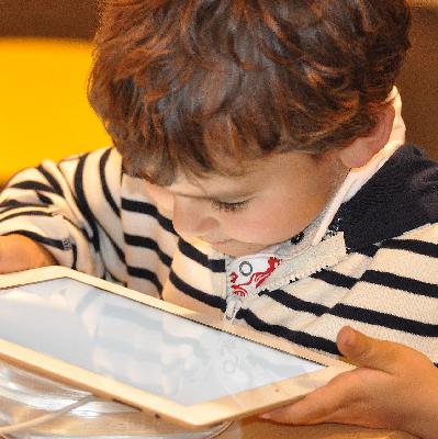 Cuidado com o que seu filho anda vendo na televisão ou na internet