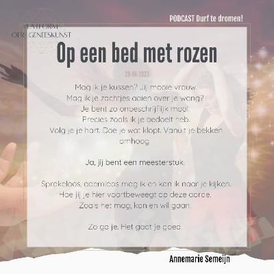 Op een bed met rozen