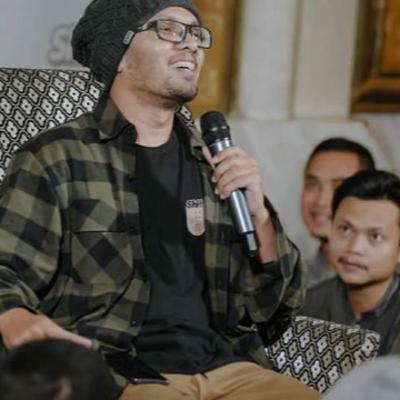 Ketika Kamu Mencintai Seseorang - Ustadz Hanan Attaki