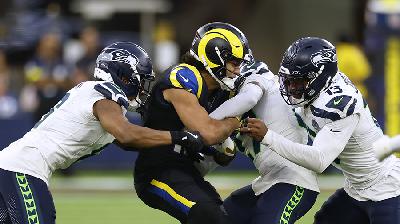 There's A Clash Out West! Rams @ Seahawks TNF!