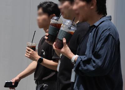 How Korea's 'Young 40s' men dress wrong, try too hard, misread women