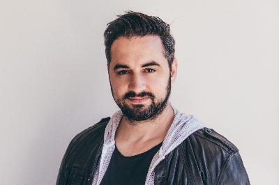 A holy stillness. Knowing the Lord like a son knows a father, with Pete Wilson A holy stillness. Knowing the Lord like a son knows a father, with Pete Wilson