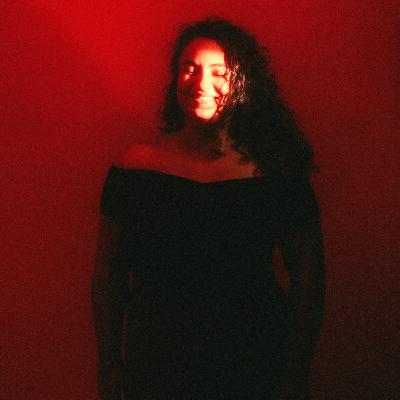 136. Célia Tiab, interview : nourrir sa créativité, écrire avec profondeur, et voyager | Sound Table