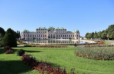 Vienna: Upper Belvedere Ticket & Highlights Audio Tour with a City Walk