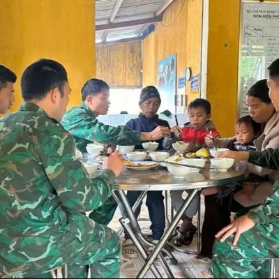 Tin trong nước - Vụ sạt lở Hùng Sơn (Đà Nẵng): Bộ đội Biên phòng nhận nuôi hai con của nạn nhân mất tích Tin trong nước - Vụ sạt lở Hùng Sơn (Đà Nẵng): Bộ đội Biên phòng nhận nuôi hai con của nạn nhân mất tích