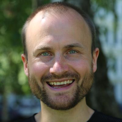 Improteater, selvledelse, følelser og tverrfaglighet i karrieren med gjest Marius Thomassen