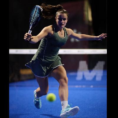 Padel con Martina Calvo la navarra que se codea con las mejores jugadores de padel del mundo a sus 17 años